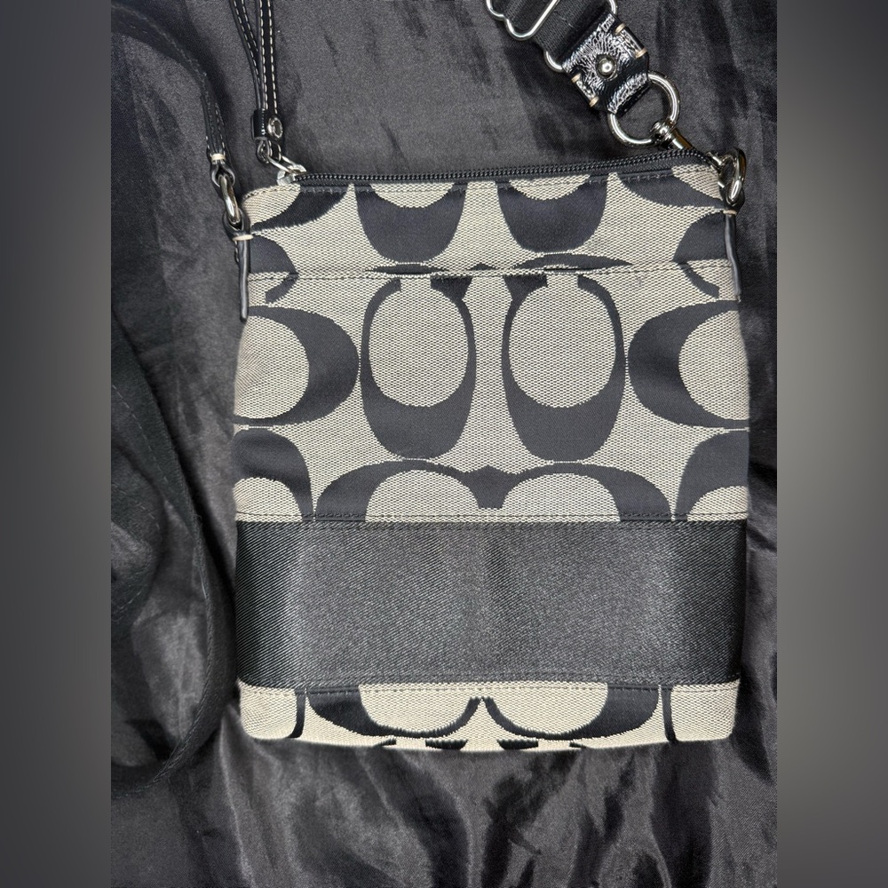 Coach Signature Stripe Swingpack crossbody bag - Picture 3 of 6
